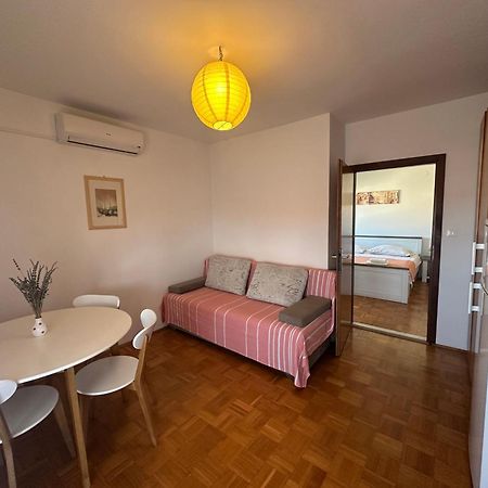Apartments Iva Pakoštane エクステリア 写真