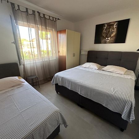 Apartments Iva Pakoštane エクステリア 写真