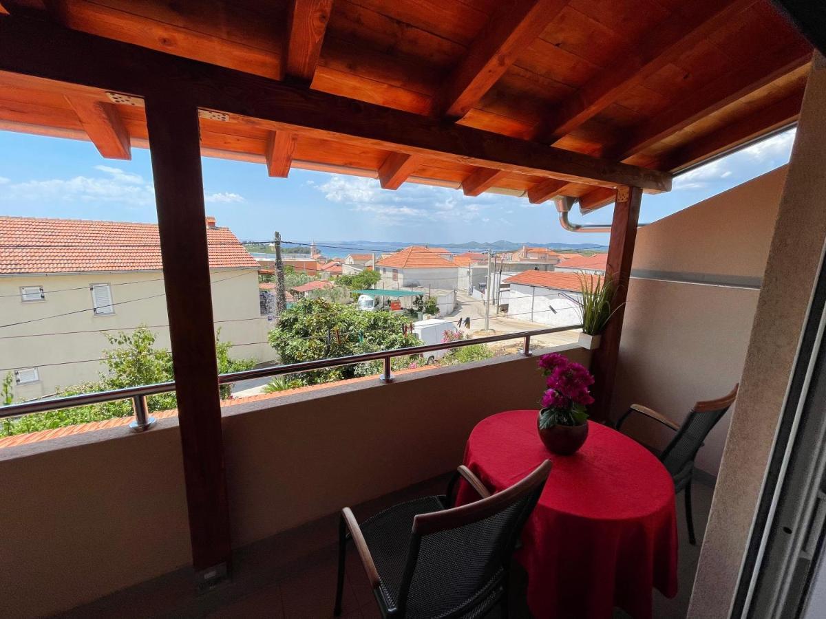 Apartments Iva Pakoštane エクステリア 写真