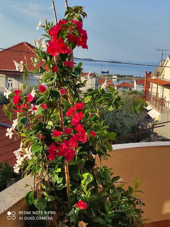 Apartments Iva Pakoštane エクステリア 写真