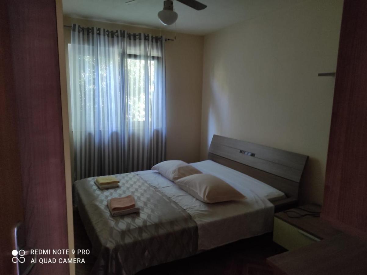 Apartments Iva Pakoštane エクステリア 写真