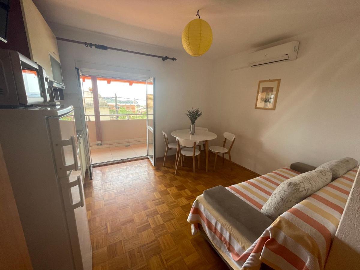 Apartments Iva Pakoštane エクステリア 写真