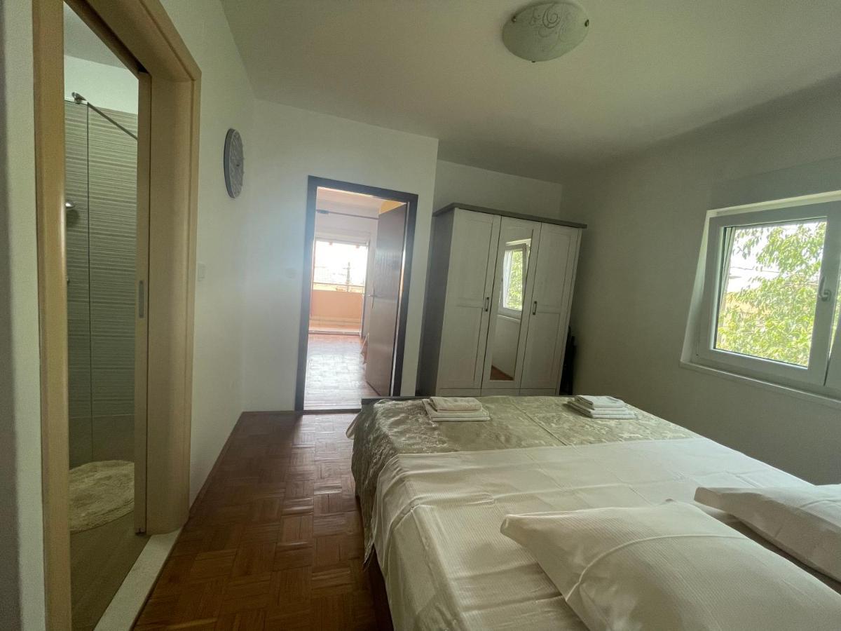 Apartments Iva Pakoštane エクステリア 写真