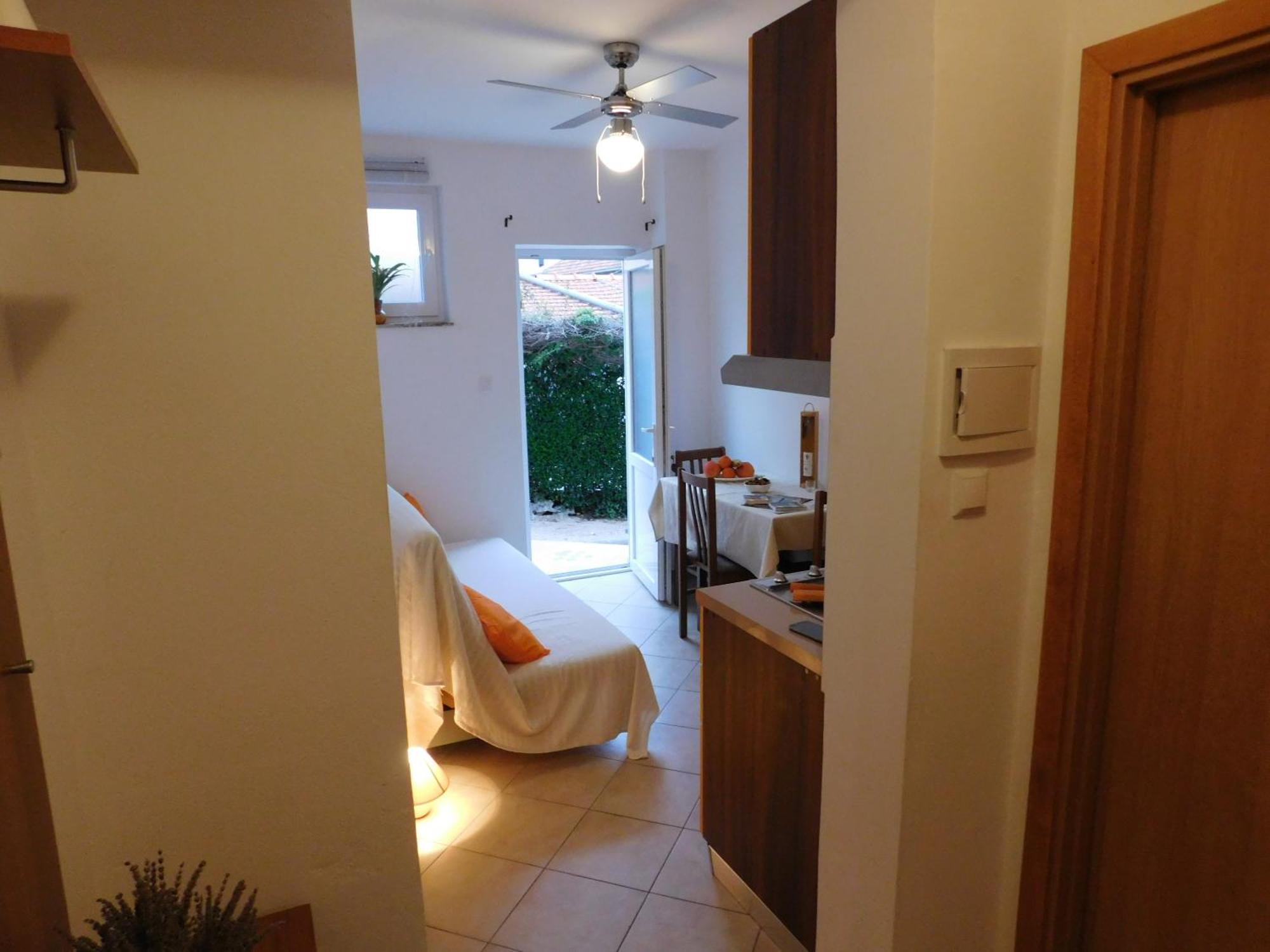 Apartments Iva Pakoštane エクステリア 写真