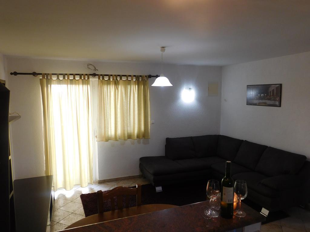 Apartments Iva Pakoštane エクステリア 写真