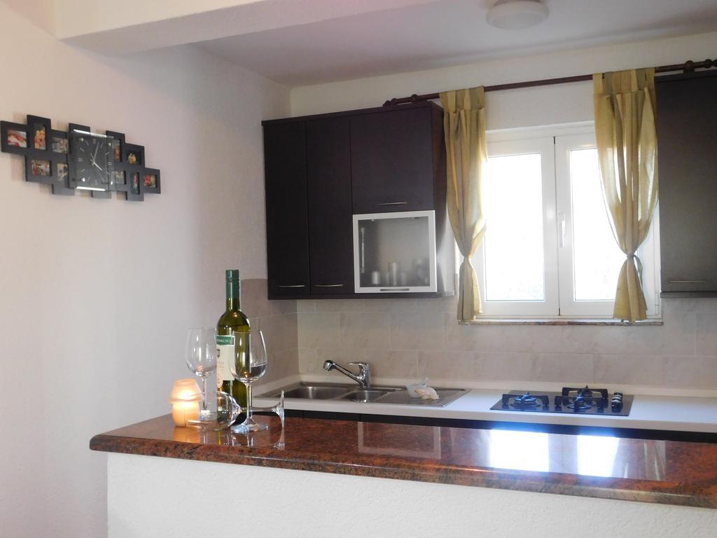 Apartments Iva Pakoštane エクステリア 写真