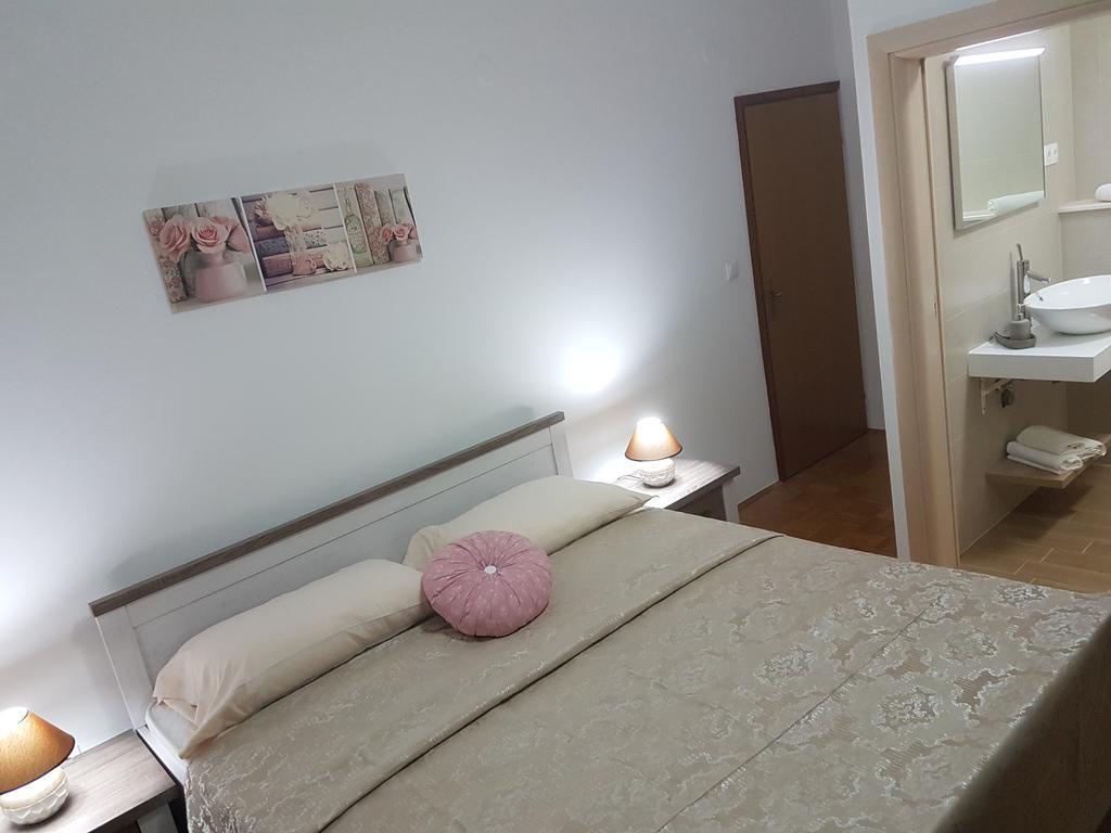 Apartments Iva Pakoštane エクステリア 写真