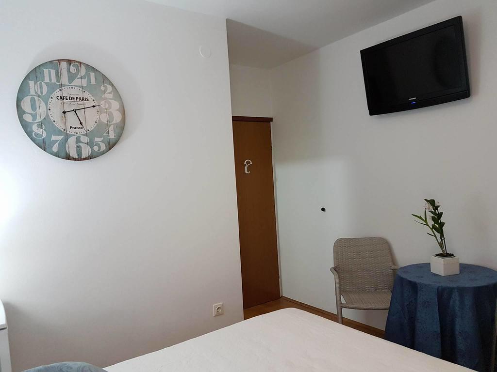 Apartments Iva Pakoštane エクステリア 写真