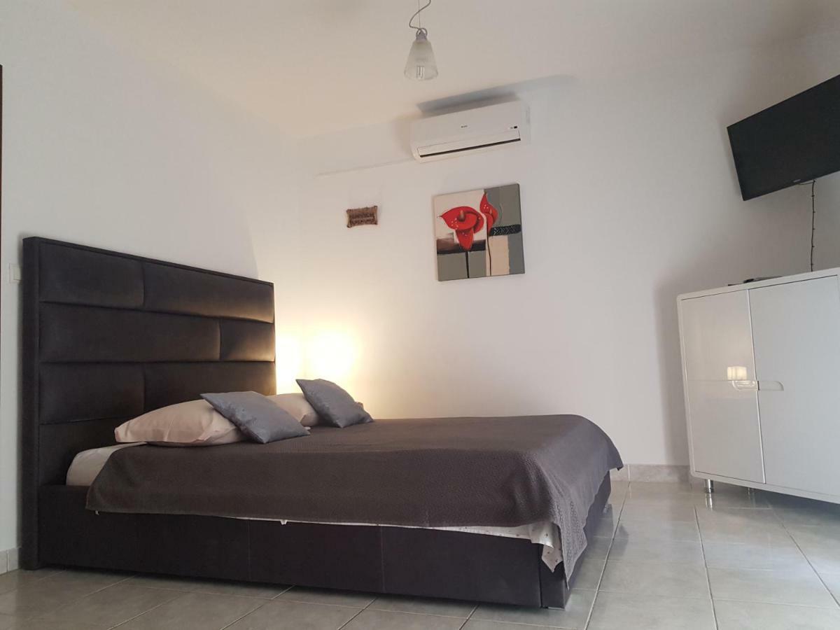 Apartments Iva Pakoštane エクステリア 写真